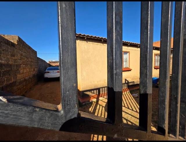 2 BEDROOM HOUSE FOR SALE IN KRUGERSDORP RURAL